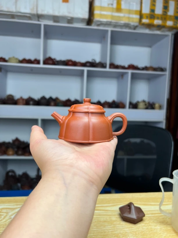 宜兴紫砂壶朱泥六瓣梅花德钟(微瑕)