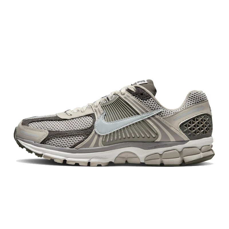 Nike/耐克男子ZOOM VOMERO 5 防滑 运动休闲网面跑步鞋FD0791-012