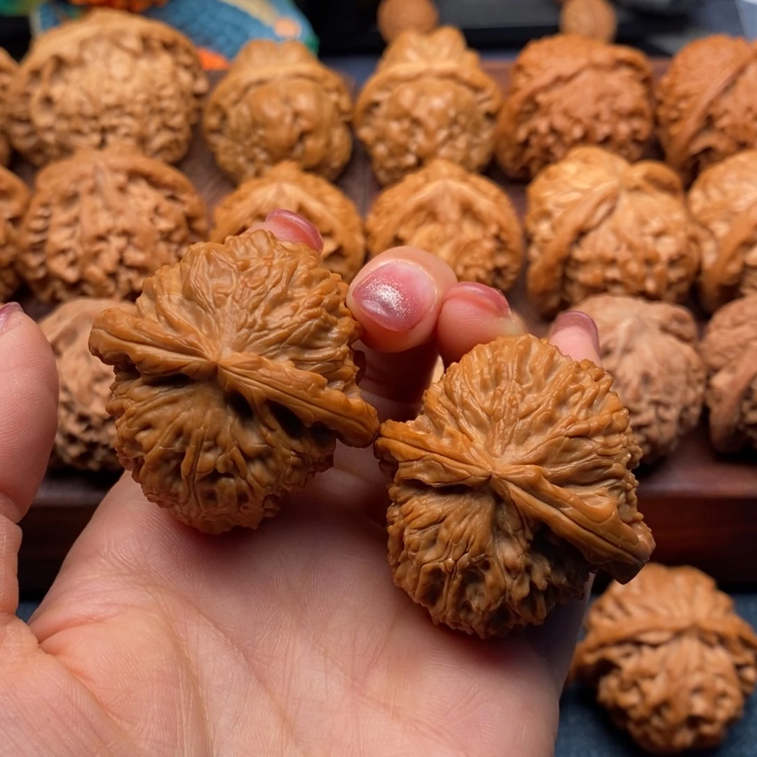 文玩核桃吊坠41原桩三角球白，大克重