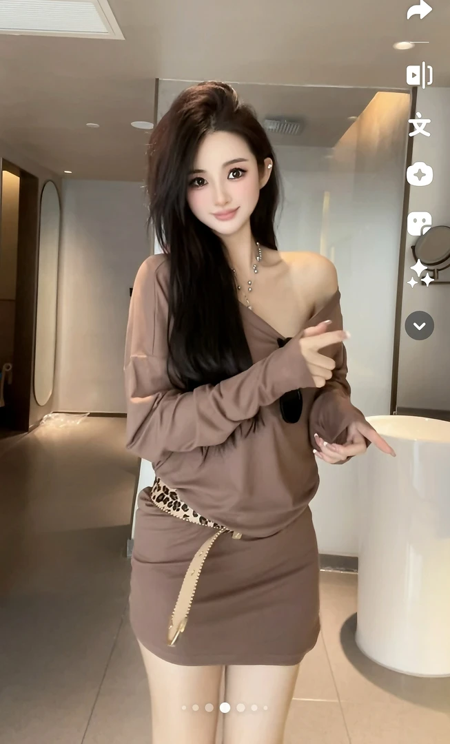 LIN小白 纯欲天菜-显瘦辣妹一字肩弯刀长袖上衣2290-1