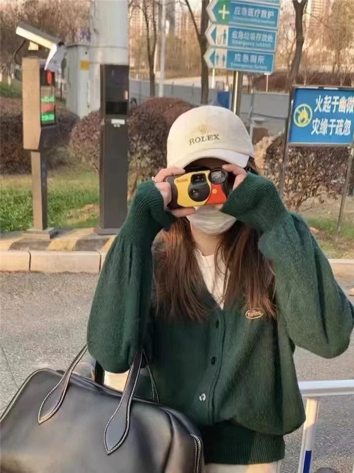 【八奶绿毛衣】韩国thebarnne 显冷白复古圣诞绿氛围感毛衣针织开衫