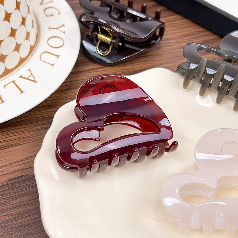 663-简约百搭爱心中号抓夹后脑勺盘发抓夹半扎发鲨鱼夹