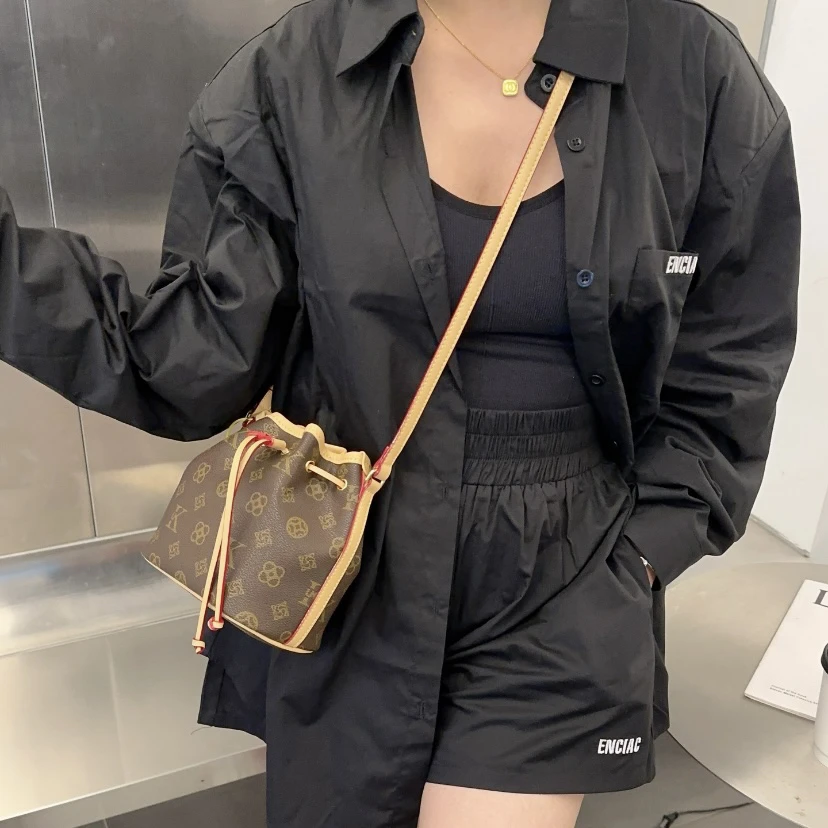 轻奢定制女包 迷你斜挎手机包福袋包6290