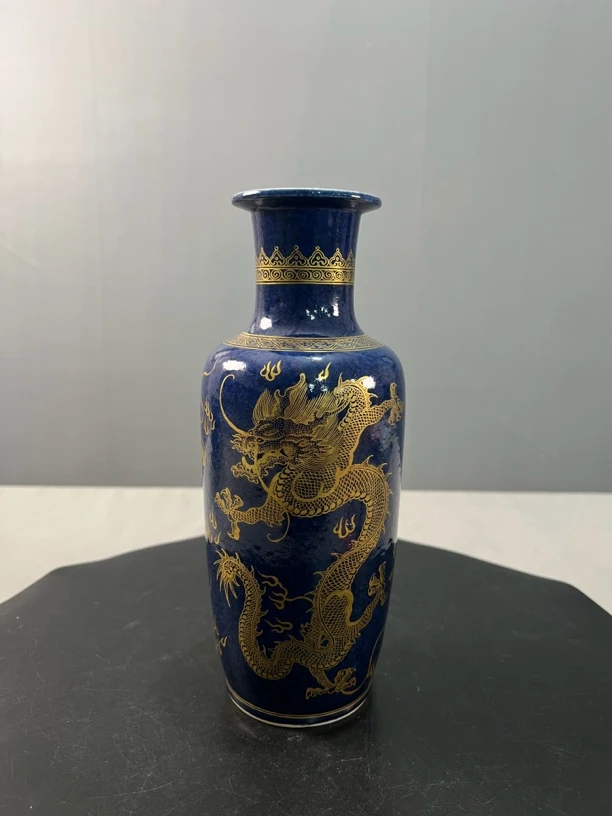 洒蓝地描金龙纹棒槌赏瓶