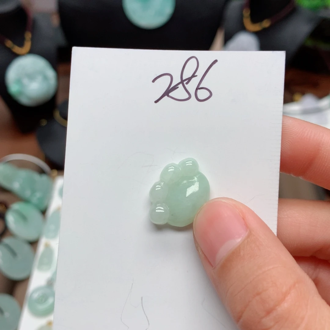 翡翠颈饰未镶嵌吊坠