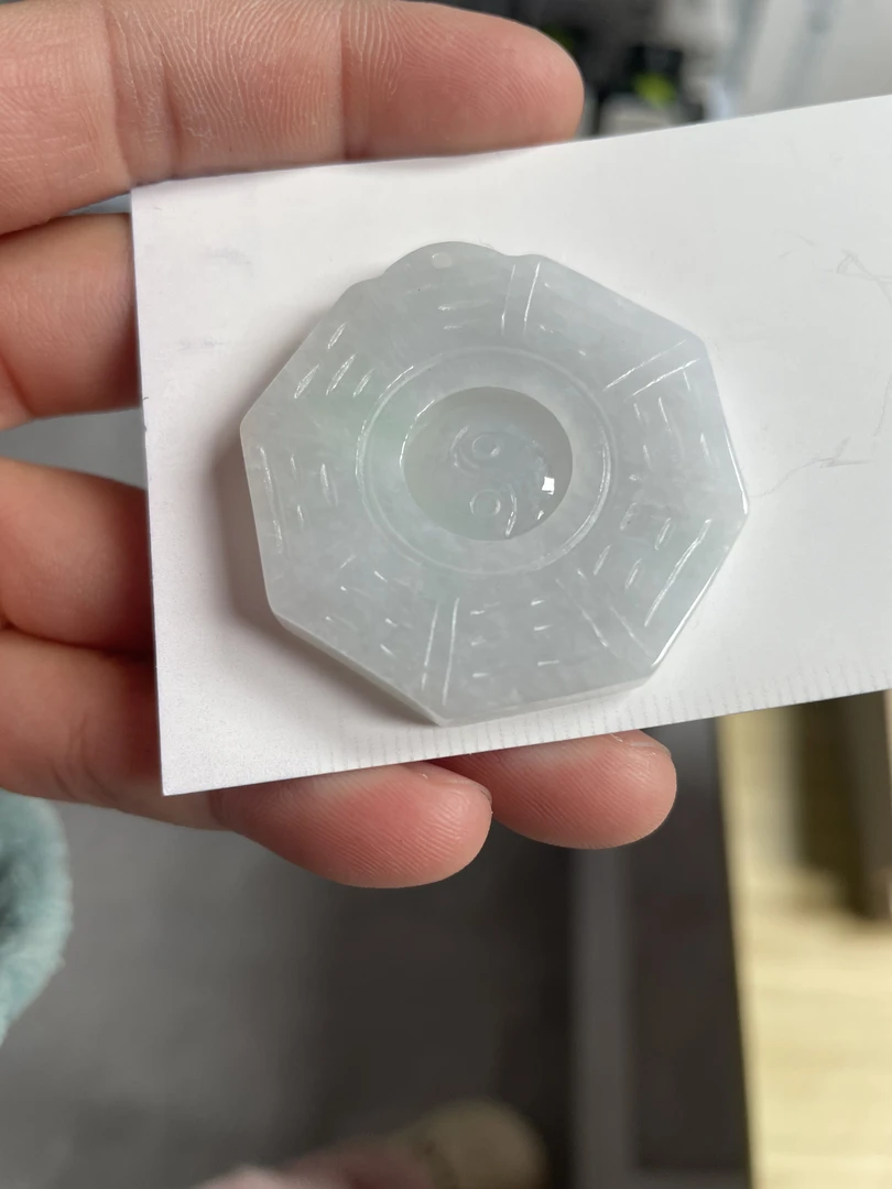 天然翡翠A货八卦吊坠时尚精美百搭精致男女款雕刻精雕