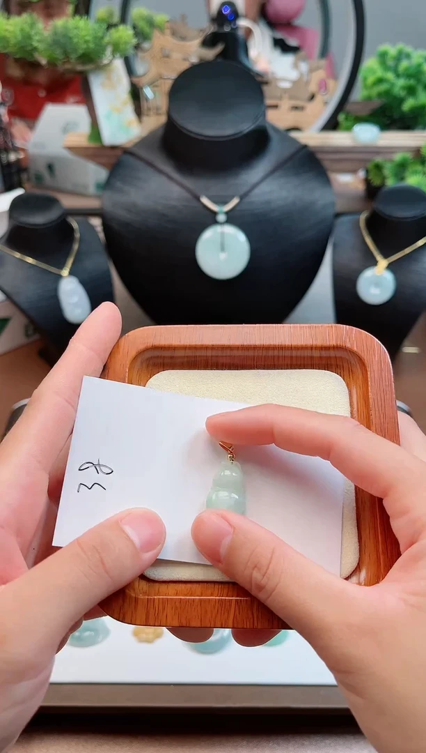 【闪购商品】翡翠颈饰未镶嵌翡翠颈饰未镶嵌