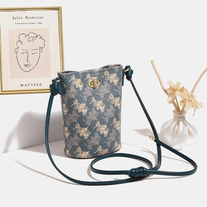 香港代购迷你小包包女2024新款百搭小挎包高级感斜挎包时尚手机包