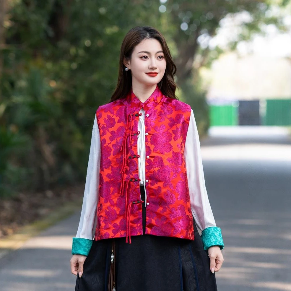 2023早春中国风中式手工盘扣立领马甲提花短马夹大码短款上衣女