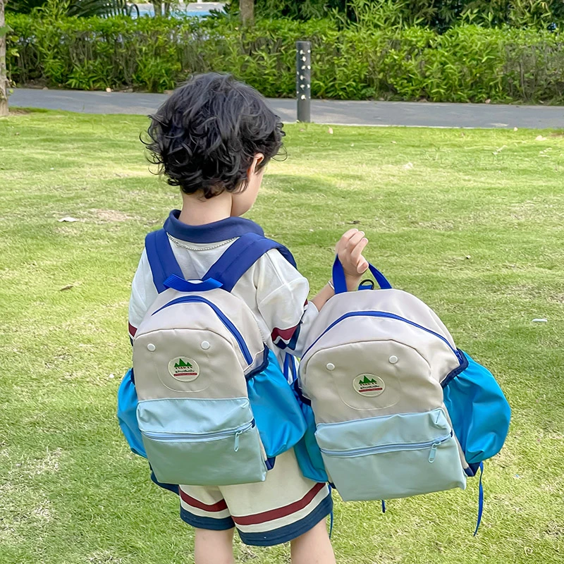 日系书包幼儿园男童超轻时尚拼色儿童双肩包休闲外出游玩宝宝背包