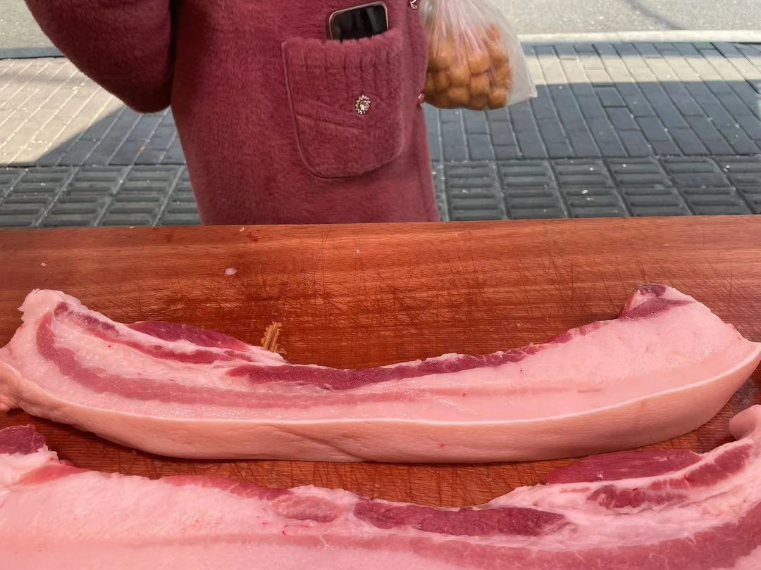 土猪五花肉约1000g（可能有小块配重）