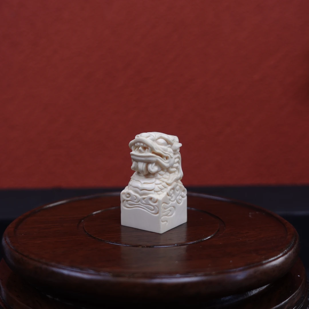 胡北(省大) 猛犸牙龙形印摆件 Y069