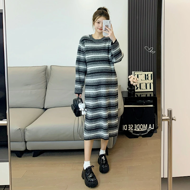 孕妇连衣裙秋冬季新款时尚洋气宽松大码打底衫条纹加厚毛衣针织衫