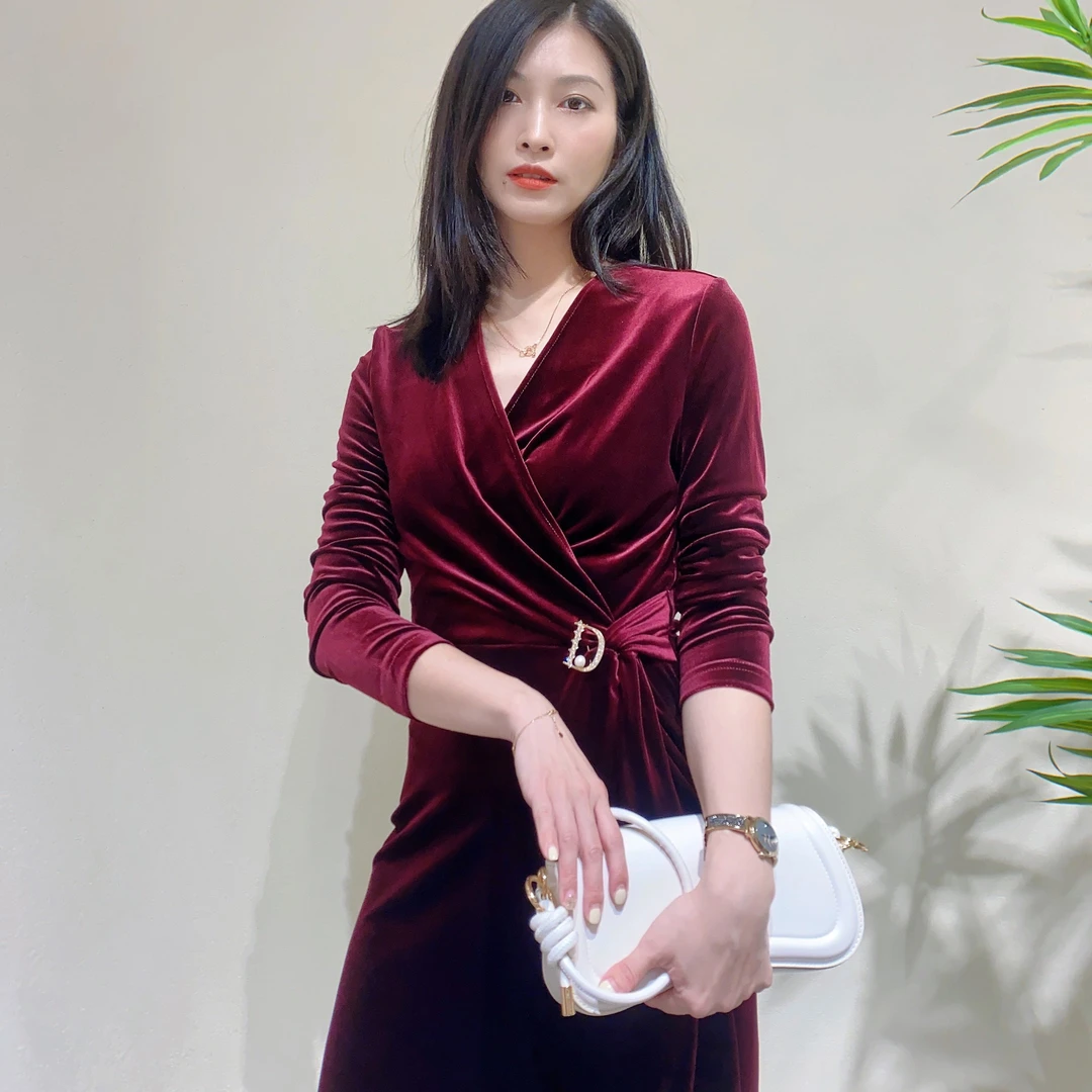 酒红丝绒连衣裙复古优雅气质显瘦长款洋气长袖春秋时尚打底春季