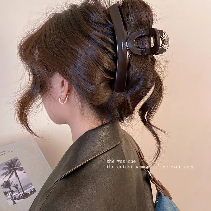 2025新款高级感巧克力棕一字抓夹大号鲨鱼夹发夹女后脑勺夹子发饰