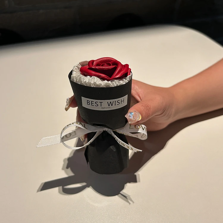 520礼物小花束节日干花迷你永生花车出风口摆件毕业结婚伴手礼物