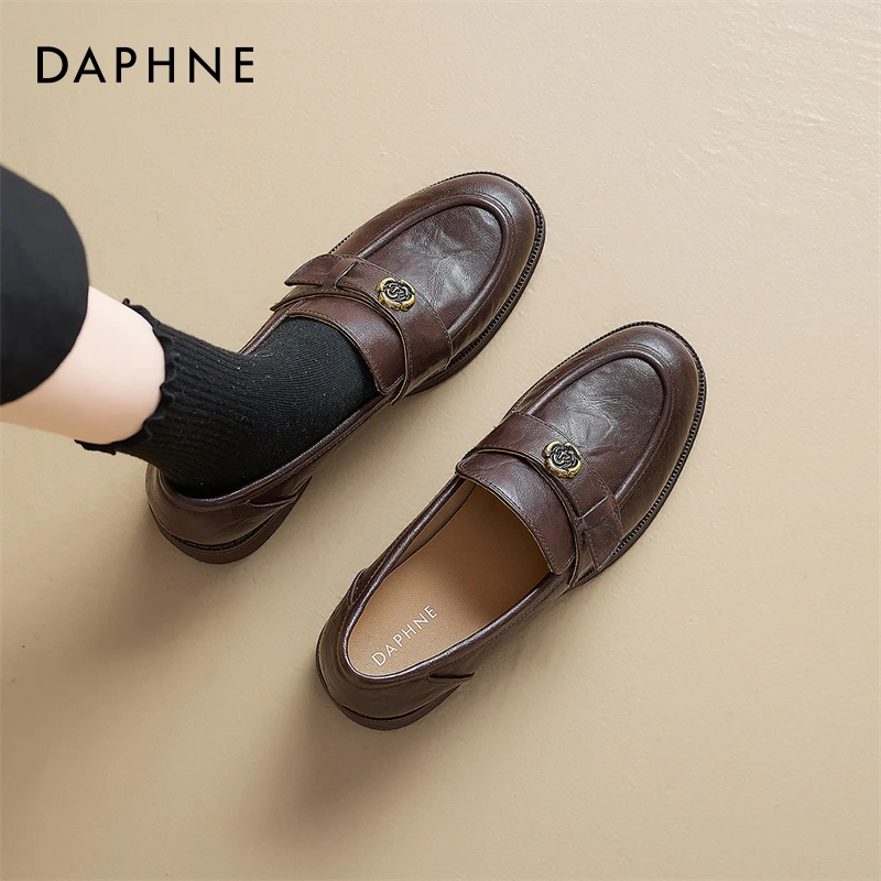 达芙妮棕色乐福鞋女2025新款春秋厚底一脚蹬气质单鞋山茶花小皮鞋