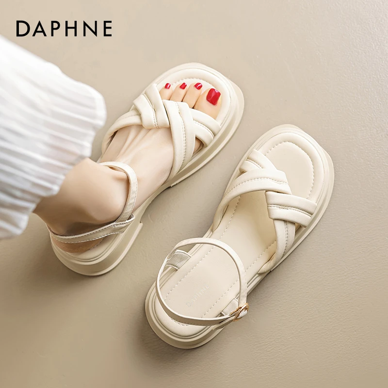 达芙妮厚底凉鞋女2025爆款夏季外穿法式运动凉拖高级感松糕沙滩鞋