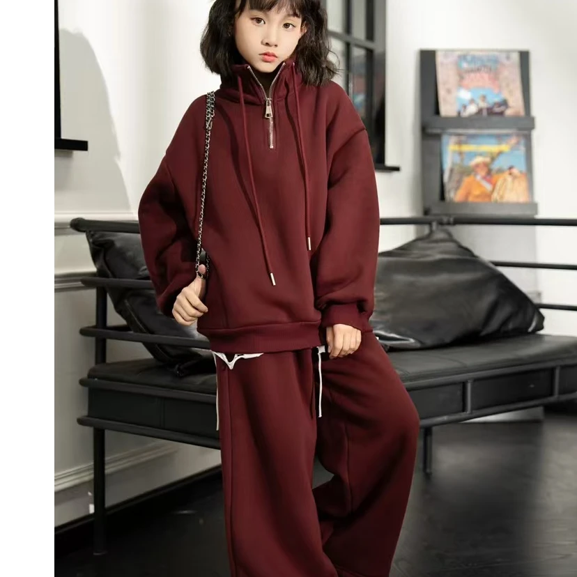 儿童网红时尚宽松裤子和上衣