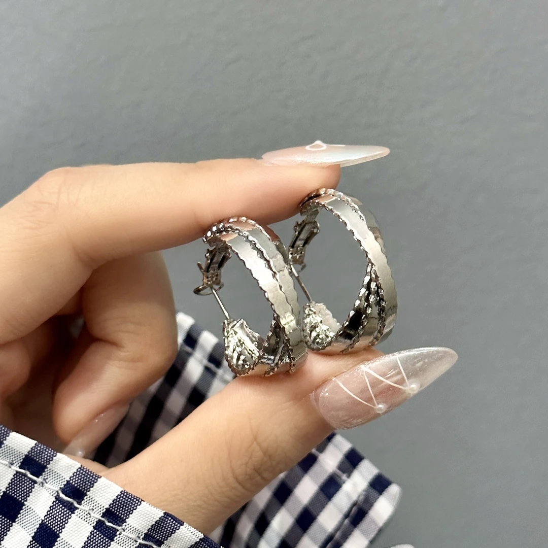 铜合金耳饰 冷淡风交叉银色耳圈耳环新款百搭耳钉小众设计感耳饰