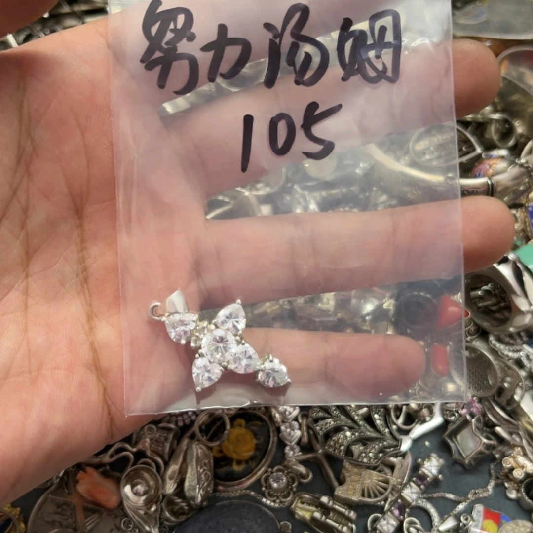 【闪购商品】琉璃颈饰努***姆