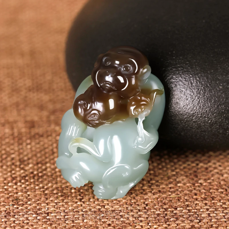 和田玉男女款且末糖母子猴吊坠玉石精美挂件可做生日节日礼物