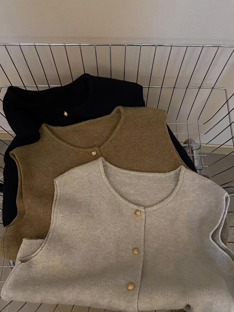 纯色叠穿外搭小金扣针织衫马甲圆领显瘦韩系针织宽松毛衣背心