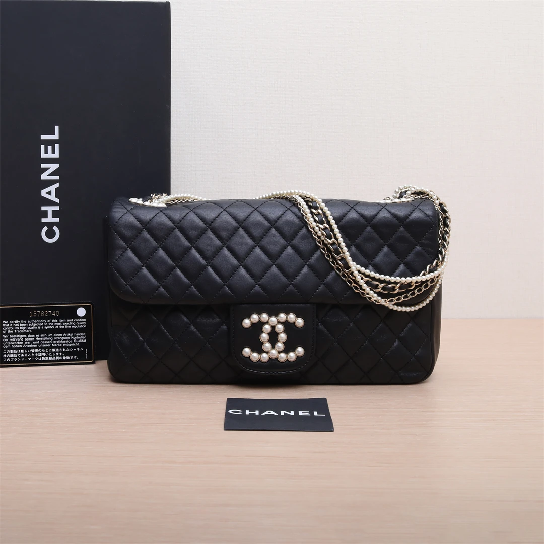 99新 Chanel/香奈儿 小花6娜CF 口盖包黑色 15开 金扣