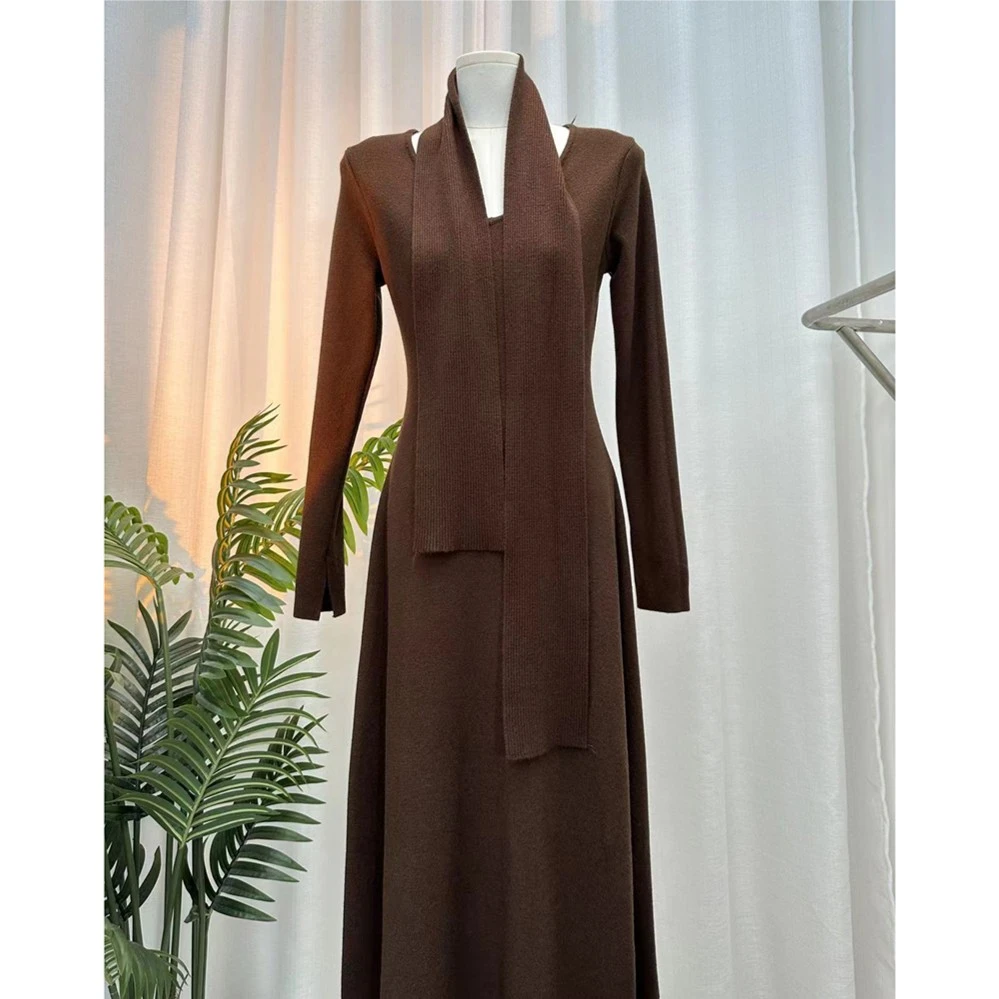 法式V领高级感秋冬百搭气质长袖显身材针织内搭连衣裙