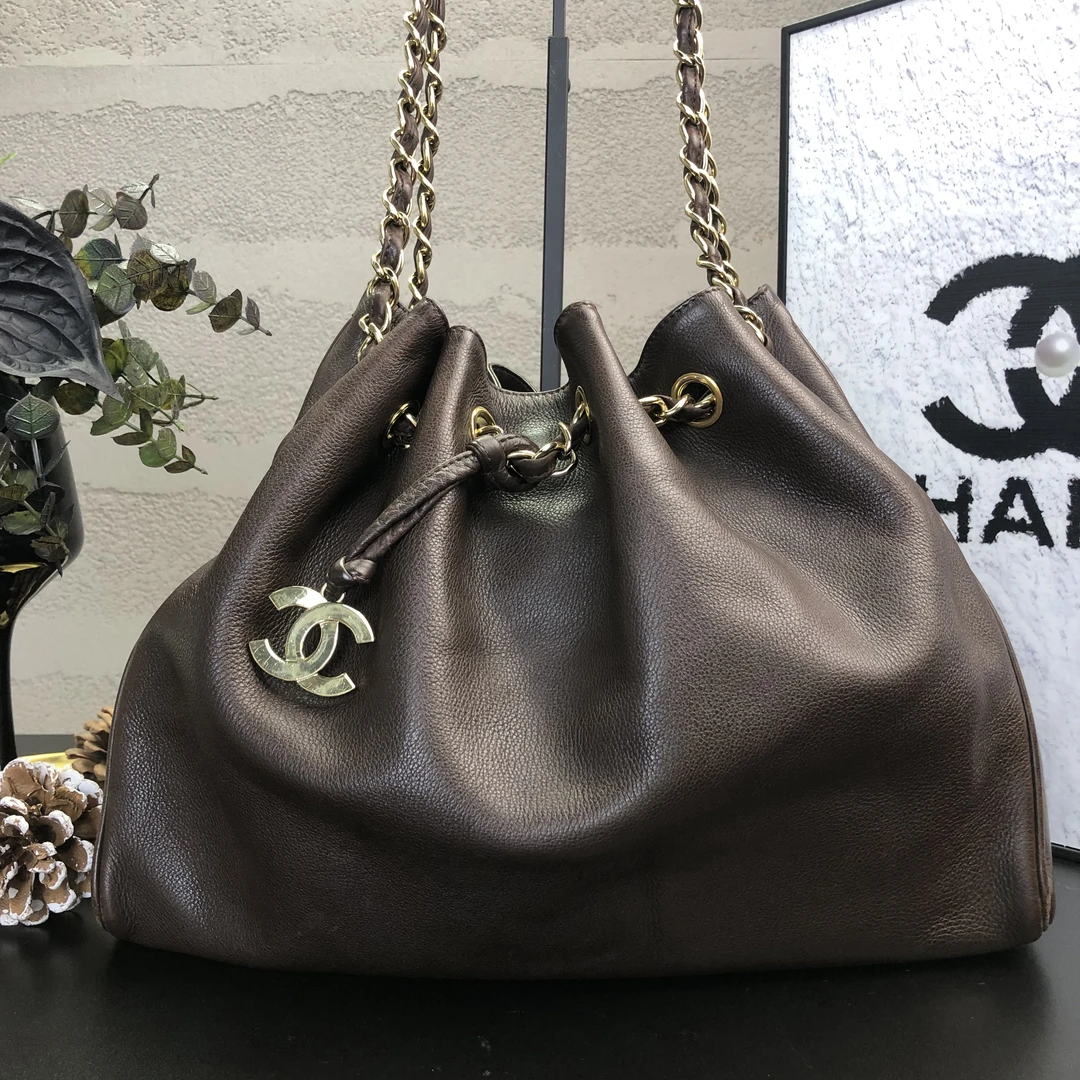 95新 Chanel/香奈儿 巧克力色金扣水桶包带子袋 9开带子袋底长33