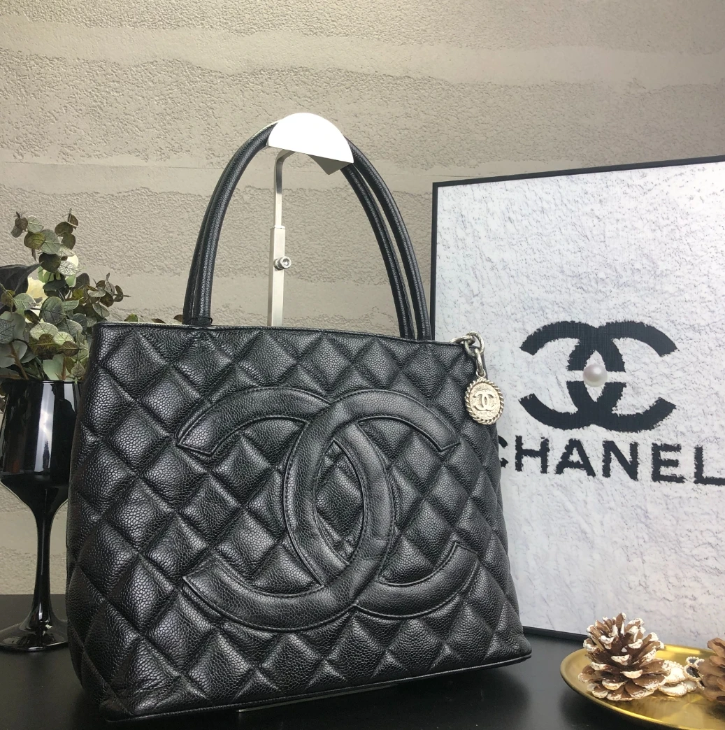 95新 Chanel/香奈儿 黑色鱼子酱希尔顿手提包 6开 底长30