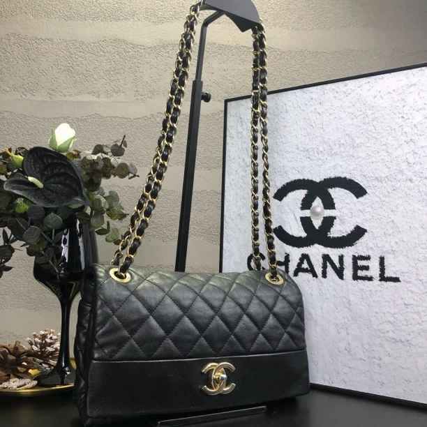95新 Chanel/香奈儿 黑金菱格风琴链条单肩包 底长26 20开
