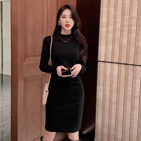 连衣裙2025秋冬新款韩版时尚修身显瘦中长款大码褶皱心机小黑裙女
