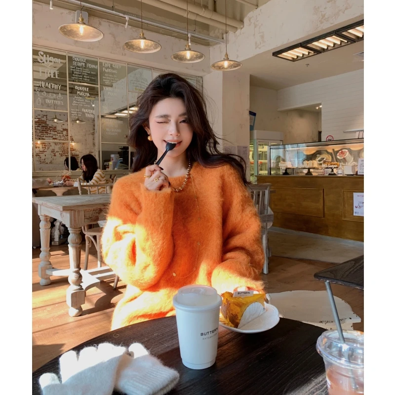 2025早春新款时尚通勤超显白橘色套头慵懒风毛衣女显高白色香蕉裤