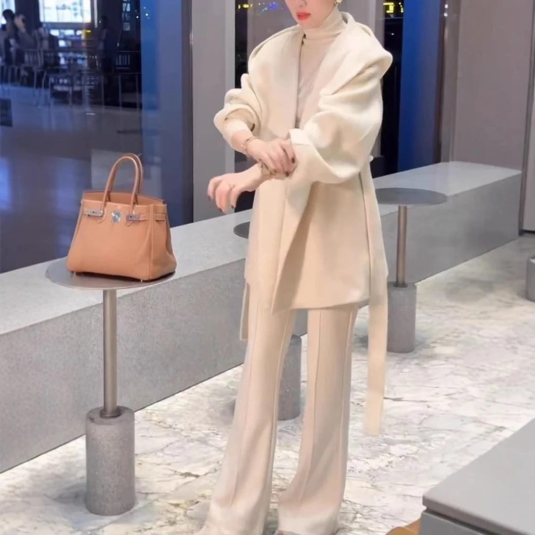 大爱美依缘2024新款高级感简约连帽宽松外套高腰微喇裤女装