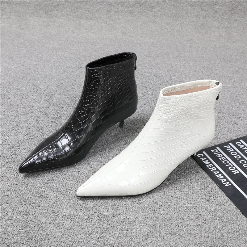 欧货小跟短筒及踝靴2025秋冬季新款裸靴尖头石头纹低跟细跟女短靴