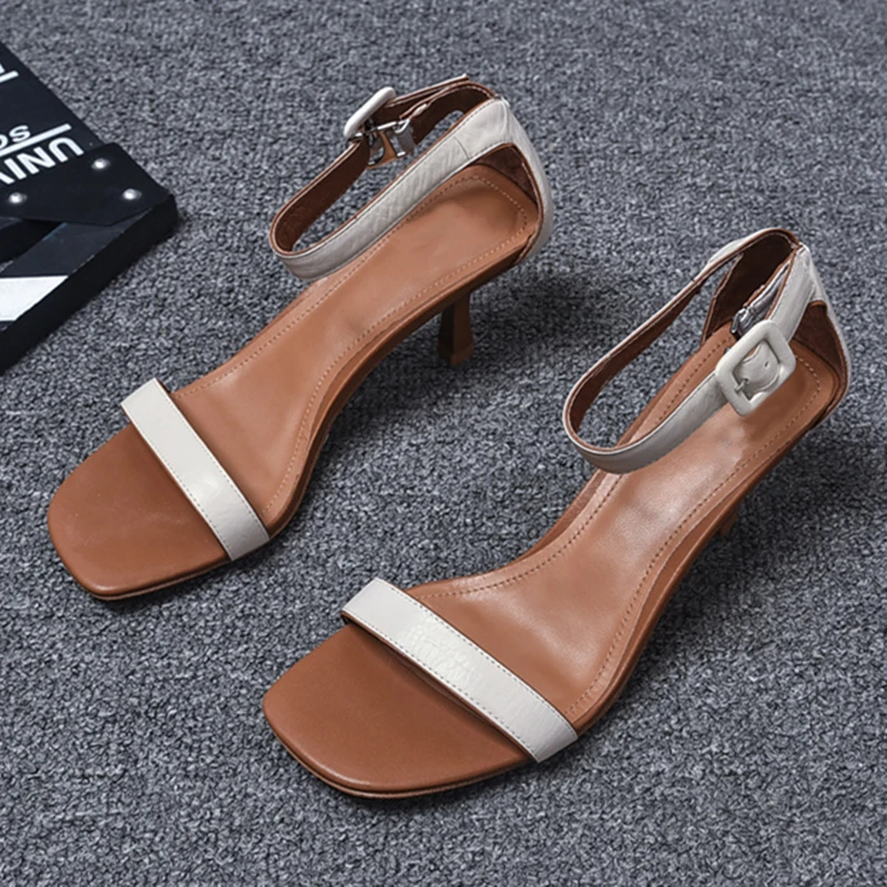 法式高跟鞋2025夏季新款气质露趾细跟一字扣带拼色方头女时装凉鞋