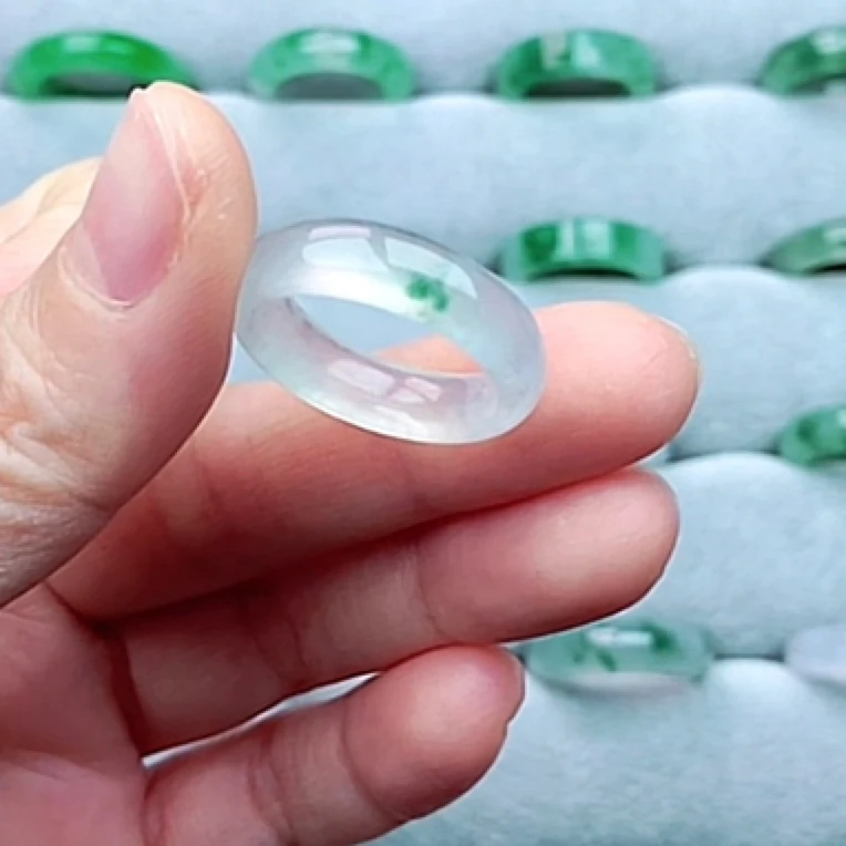 天然a货翡翠戒圈