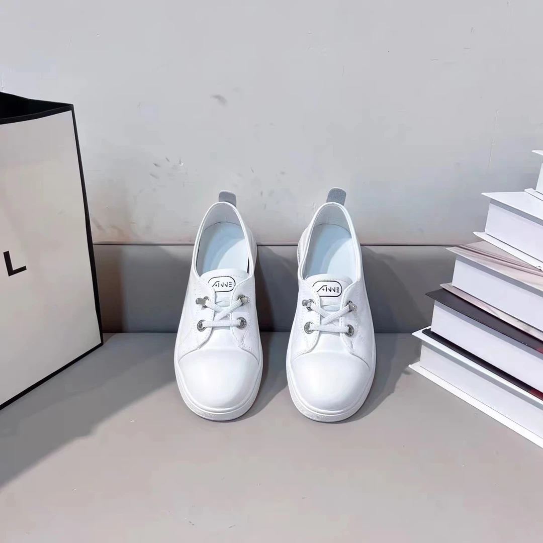 真皮小白鞋女2024春秋新款网红软底休闲平底浅口防滑女白色板鞋