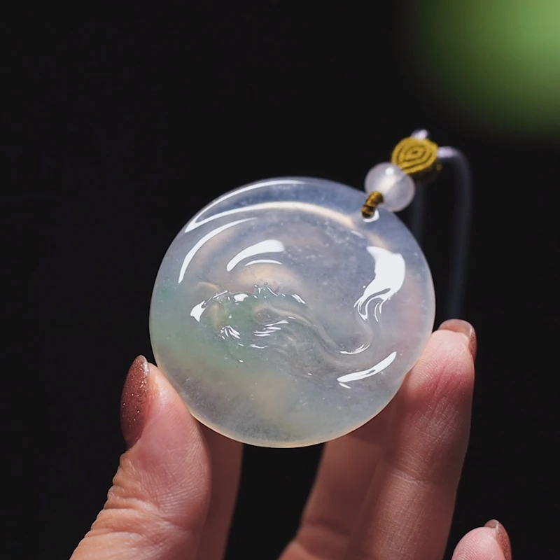 庄家翡翠【万物】踏雪而来 天然翡翠项饰雕刻圆牌挂件翡翠吊坠