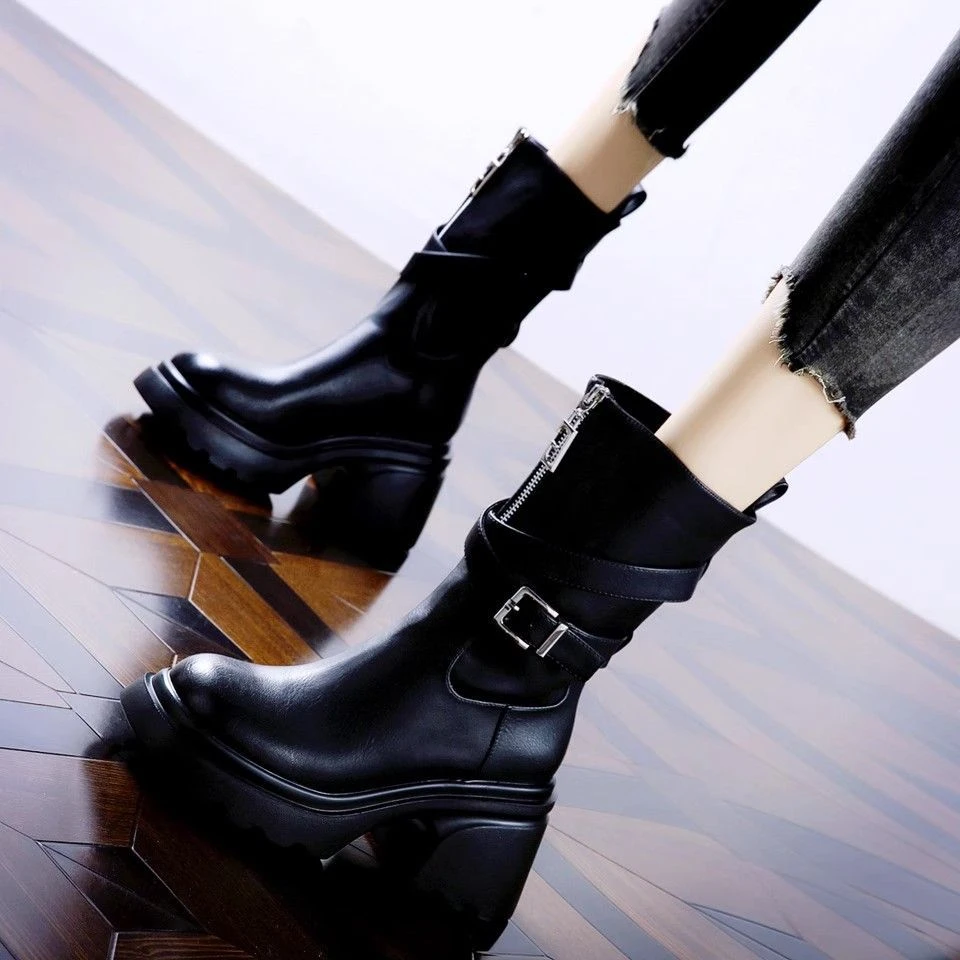 复古中筒靴马丁靴女秋冬季新款款圆头厚底粗跟皮带扣前拉链靴子潮