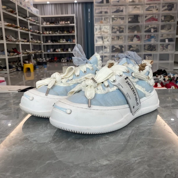 Smilerepublic 浅蓝 鞋码44/98新穿两次/公价2299 SR20230101066