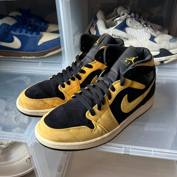 Aj1mid 小新欢 鞋码42.5/9新/公价1069 554724-071