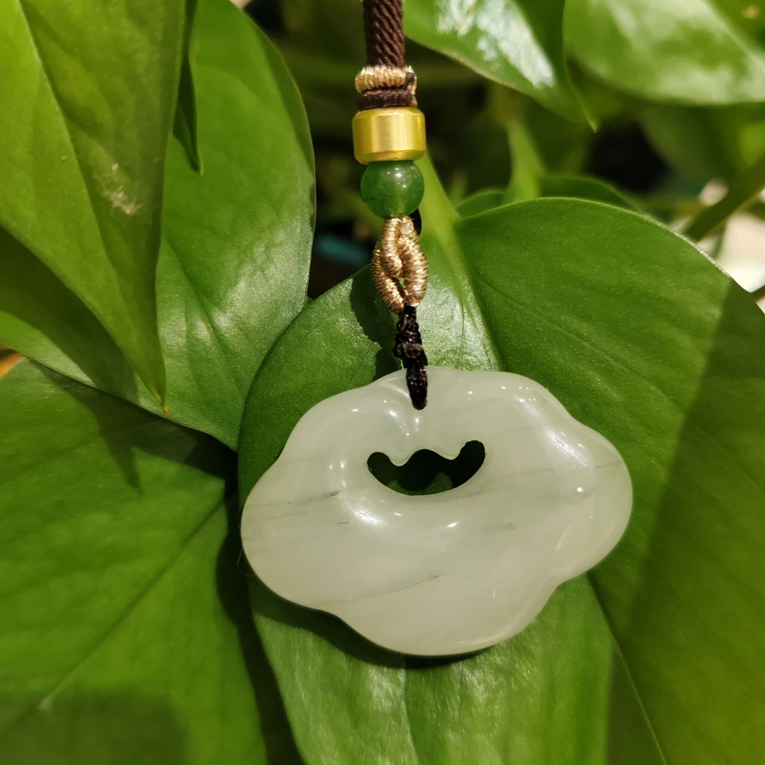 翡翠天山翠祥云锁毛衣链白色气质时尚复古精美吊坠