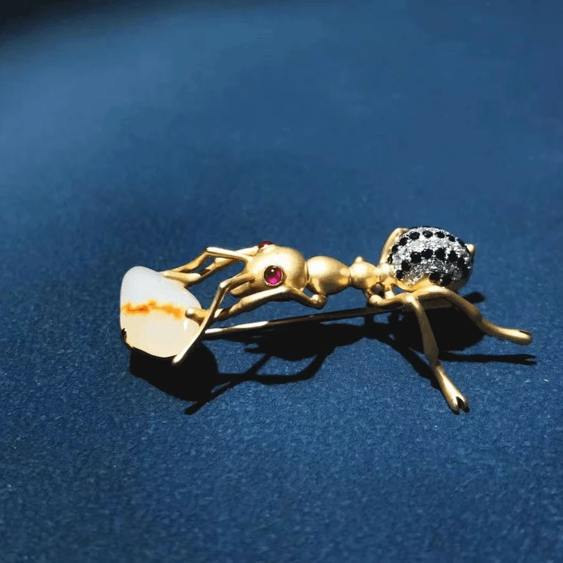 【趣味】18k金镶嵌原创设计款和田蚂蚁胸针