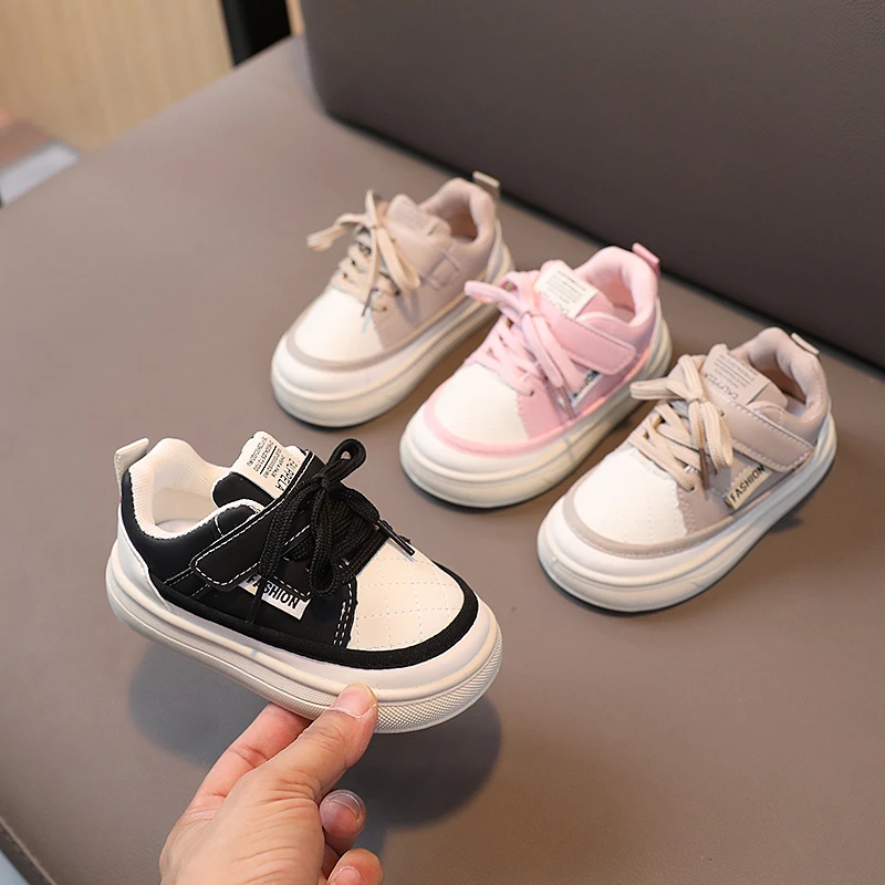 2023秋季新款男女童软底休闲鞋1-3-5-7岁中小童幼儿园皮面单鞋