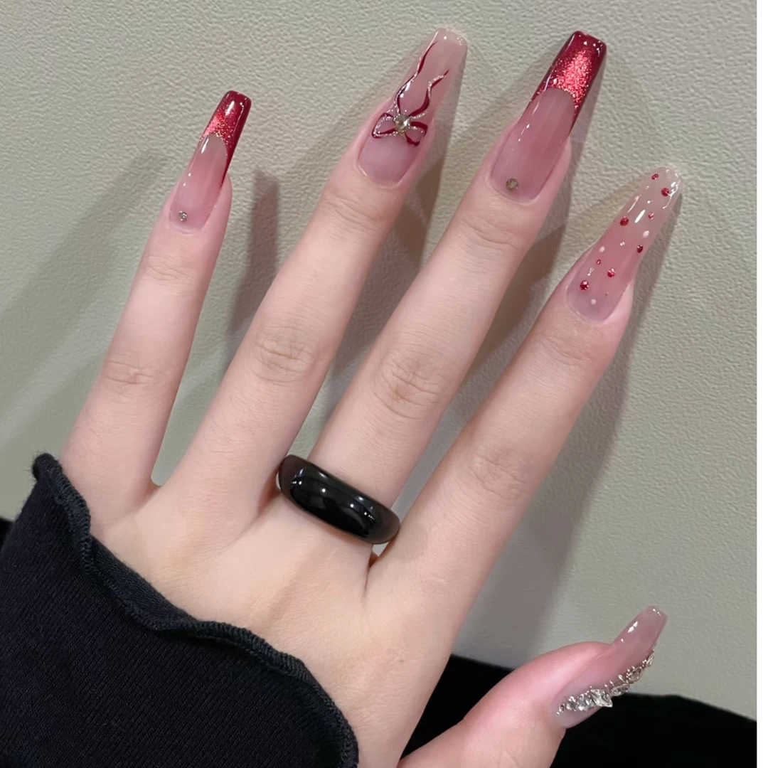 红丝绒纯手工穿戴甲红色猫眼法式镶钻波点新年必备美甲贴片圣诞