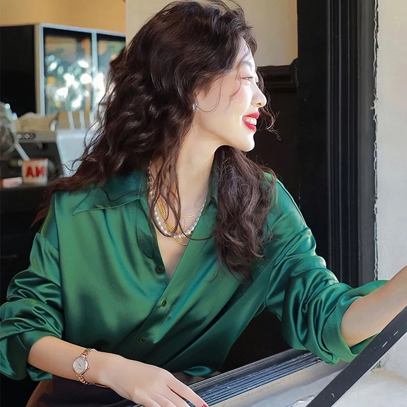 早秋墨绿色上衣轻熟小众韩系衬衫女设计感高级缎面衬衣长袖洋气