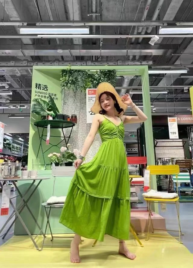 爆款度假风夏季V领吊带显瘦长款小众连衣裙气质无袖裙子长裙女