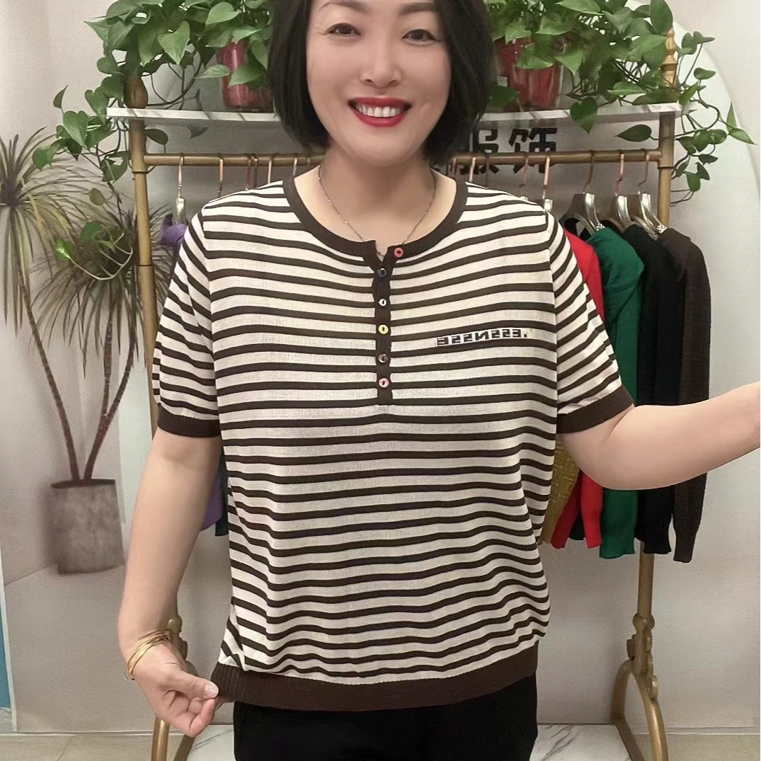 夏季新款圆领彩扣衫